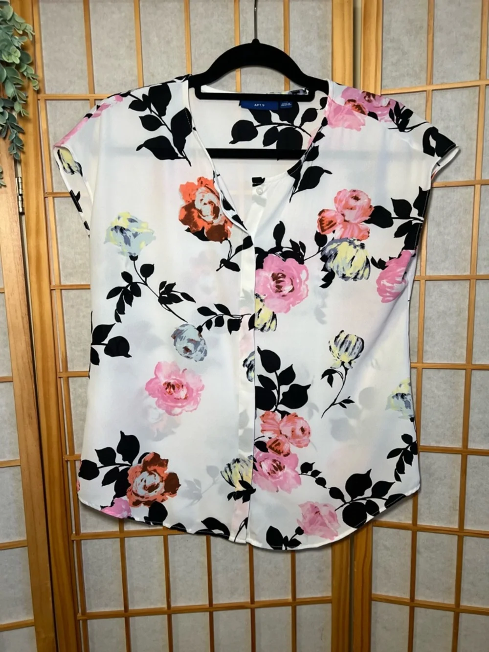 Apt 9 XS Floral Blouse White Pink Black Short Sleeve Lightweight Work Top - Picture 3 of 8